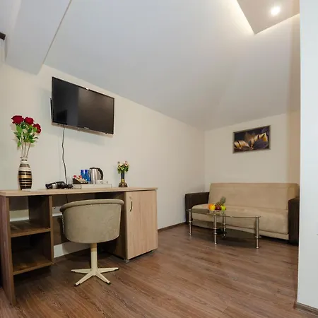 מלון Hotel Central 2*