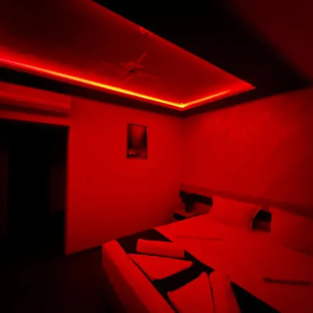 מלון Hotel Central קרלובו