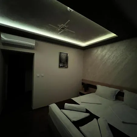Hotel Central 2* קרלובו