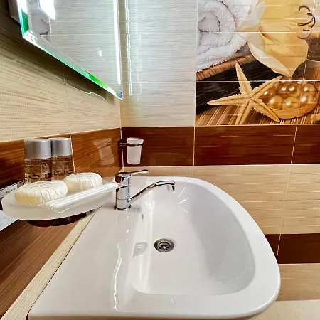 Hotel Central מלון קרלובו