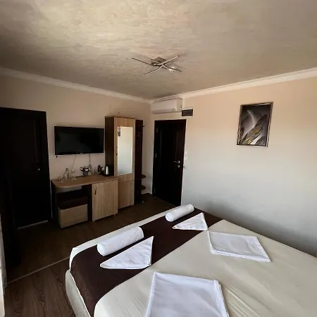 Hotel Central קרלובו