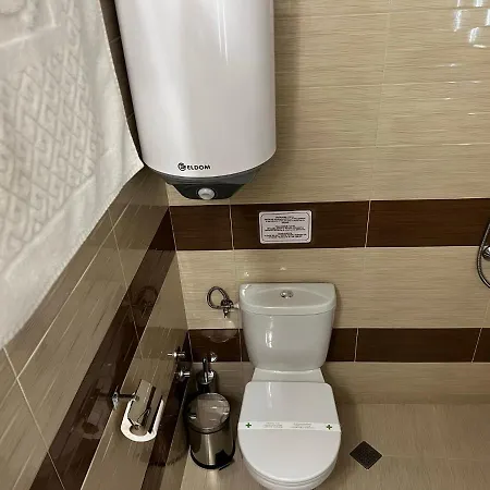 מלון Hotel Central 2*